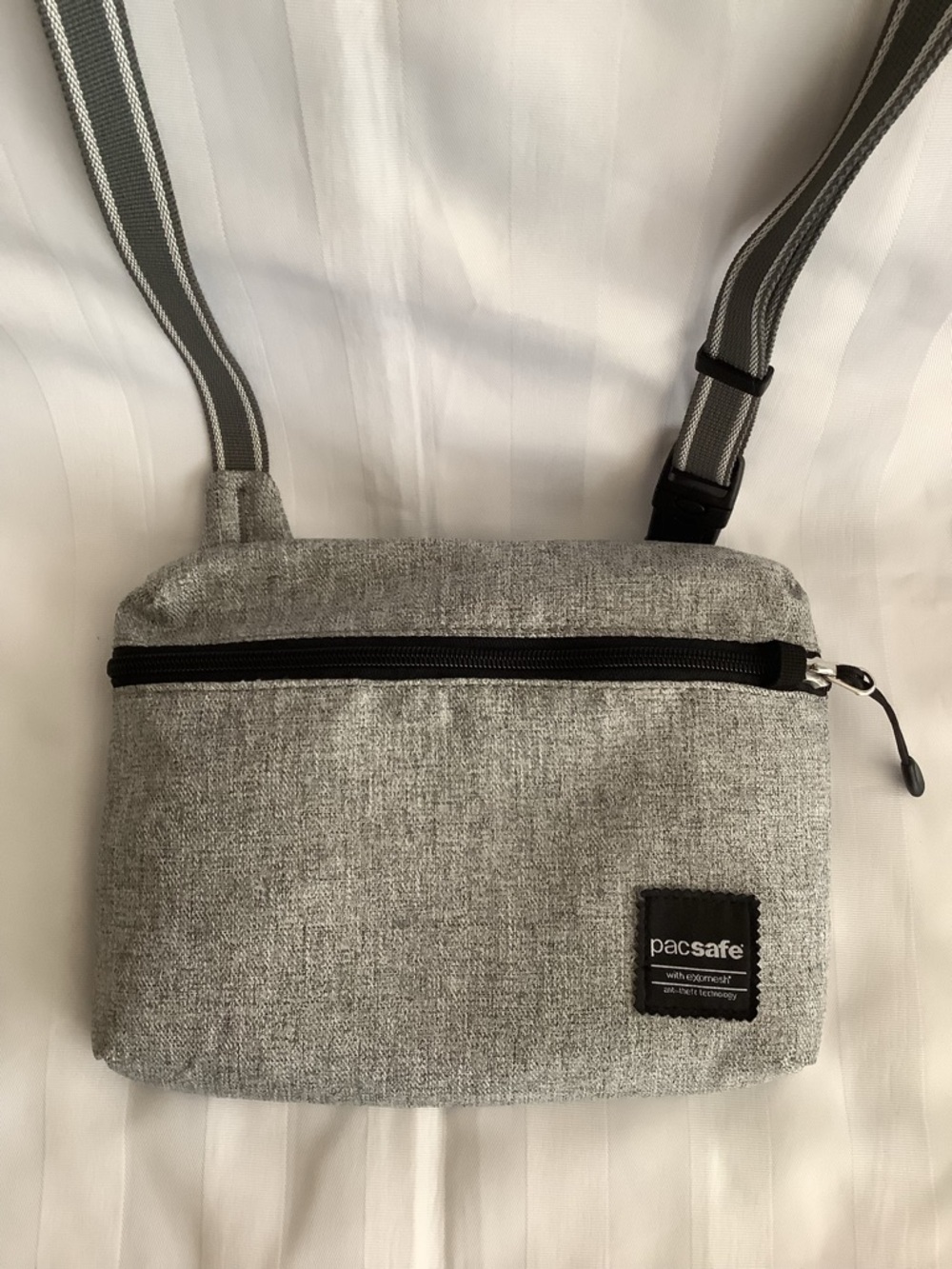 Pacsafe Slingsafe LX50 Anti-Theft Crossbody Bag - Unisex